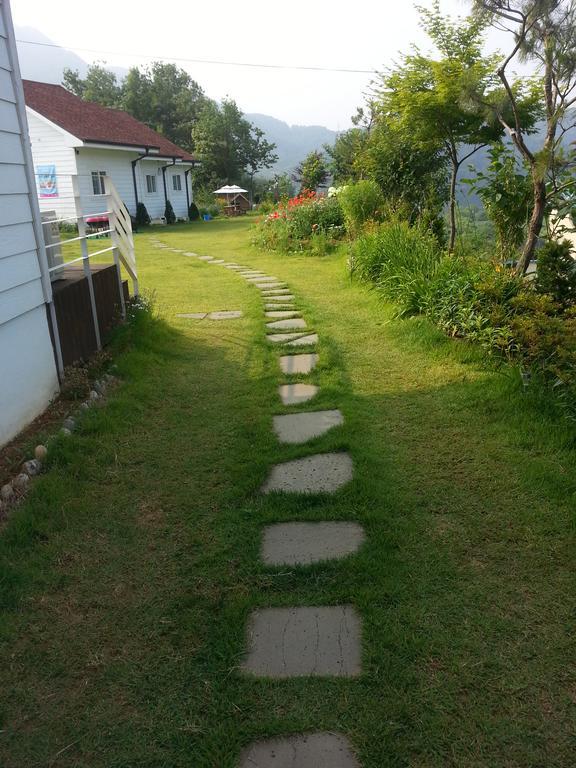 Walking Sky Pension Gapyeong Extérieur photo